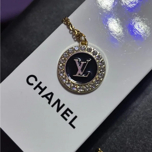 Lv charms - Picture 2 of 4